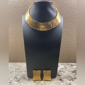 Beautiful Gold Choker and matching clip-on earrings